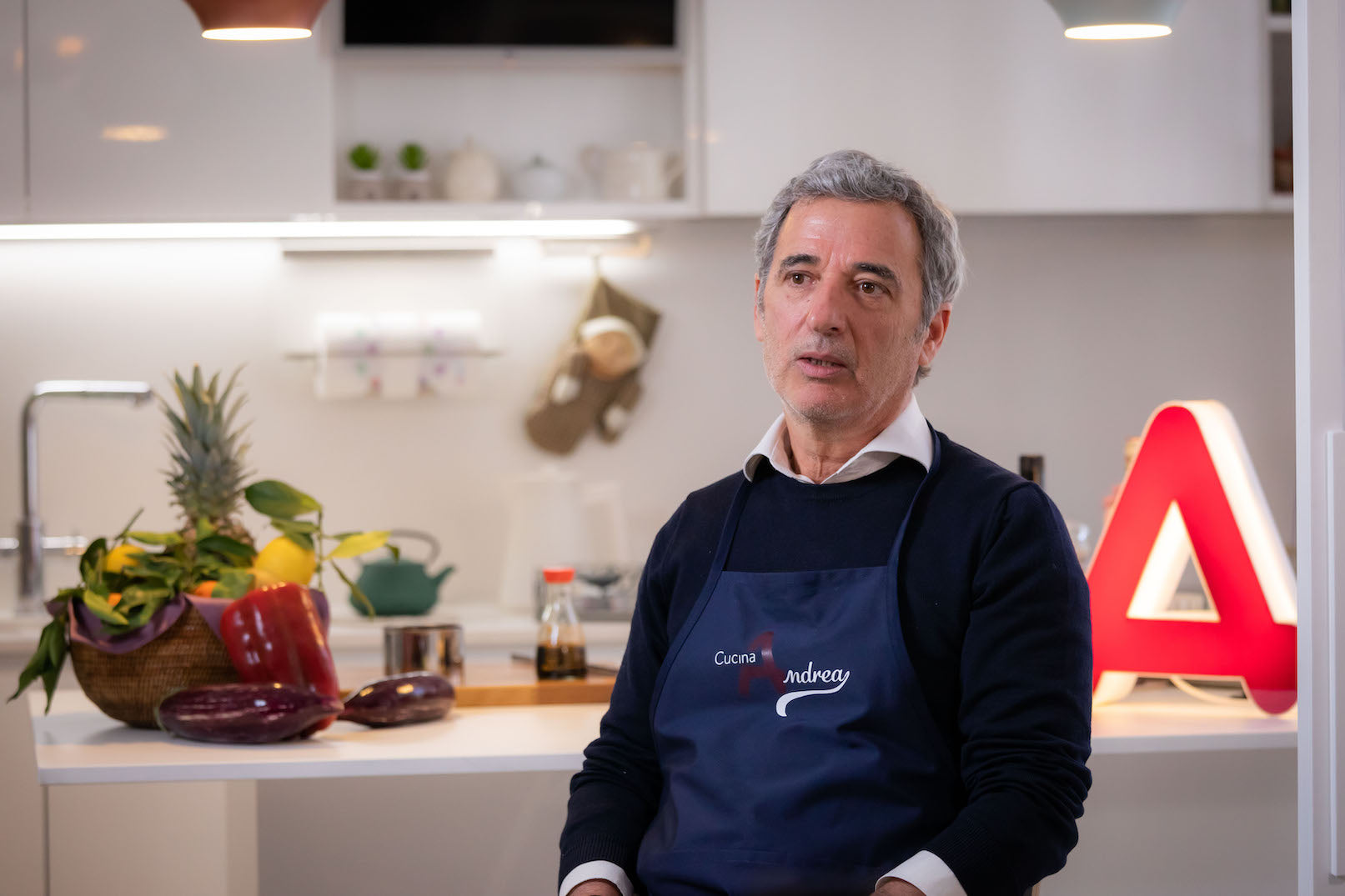 Carica il video: 